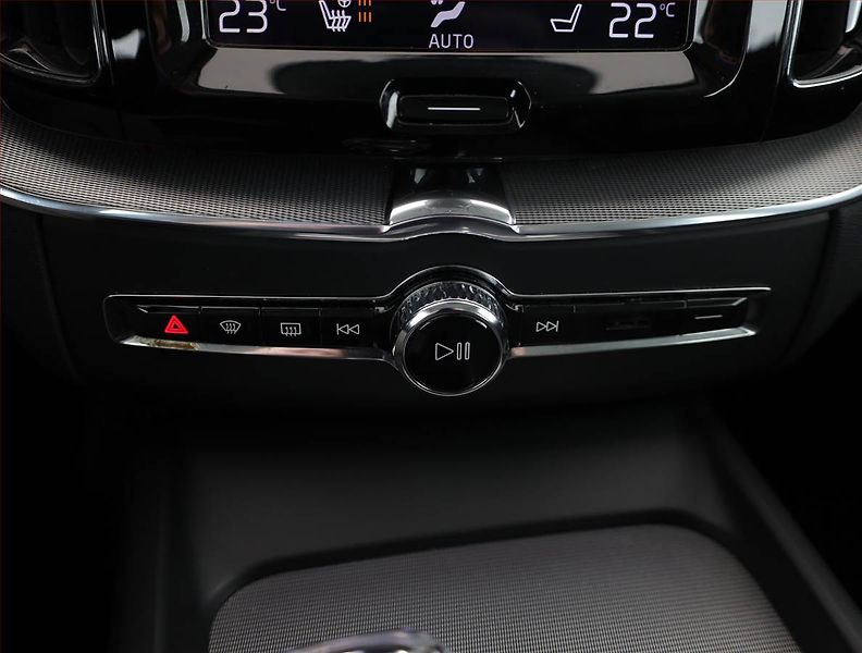 Volvo XC60 (2020) B4 AWD - fotka 11 z 22