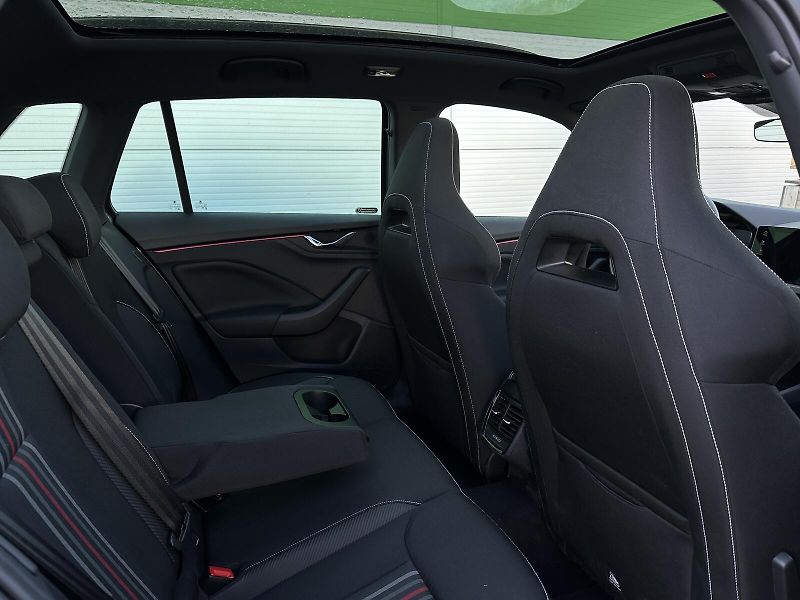 Škoda Kamiq 1.5TSi DSG Monte Carlo 150PS M - fotka 41 z 47