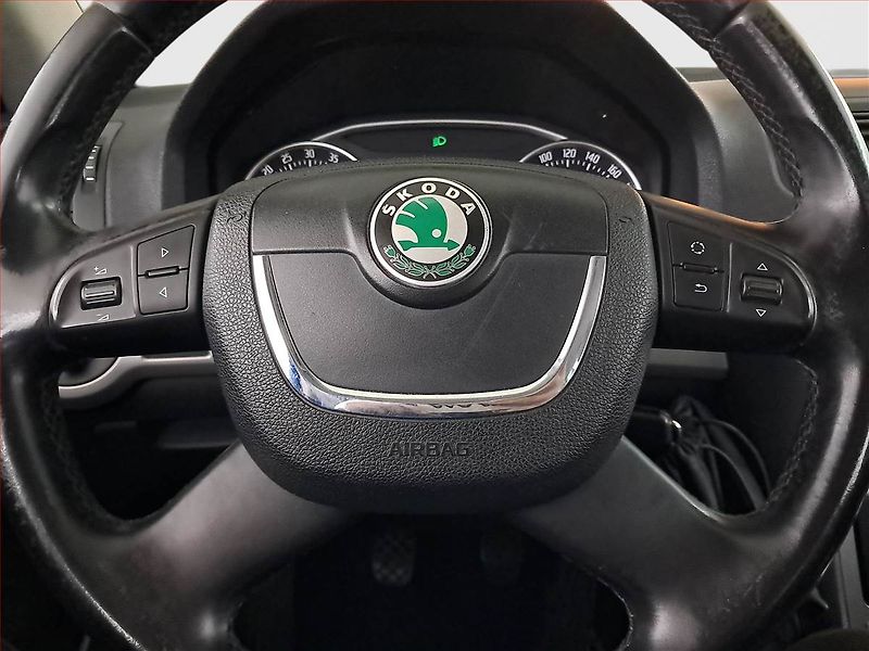 Škoda Octavia (2011) 1.6 TDI, Navi, Xenony - fotka 17 z 20