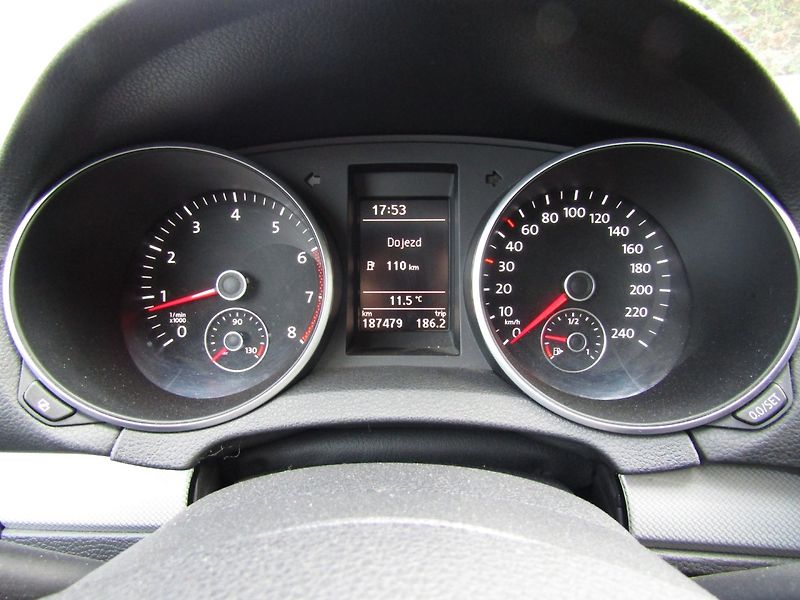 Volkswagen Golf (2012) 1.2 TSI 77kW - fotka 28 z 33
