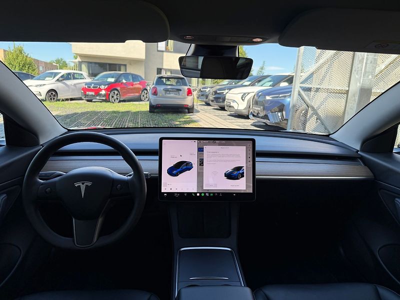 Tesla Model 3 Long Range AWD REZERVACE - fotka 11 z 41