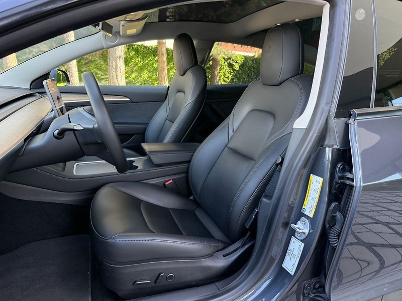 Tesla Model 3 Long Range AWD Tažné - fotka 12 z 38