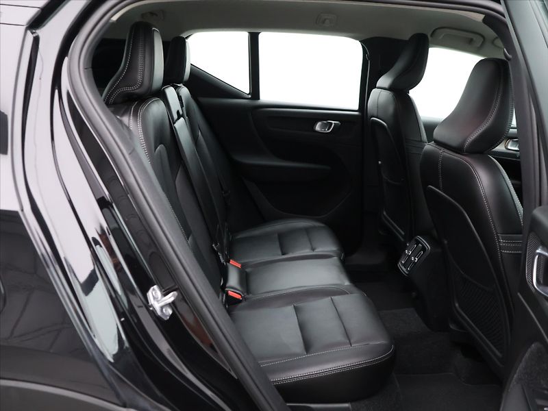 Volvo XC40 2,0 D3 110kW Aut. Inscription - fotka 13 z 32