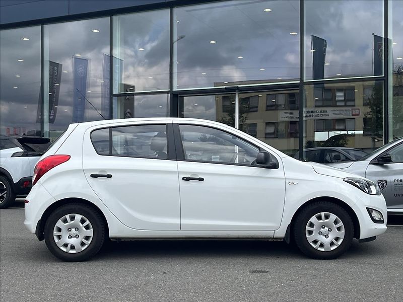 Hyundai i20 1,2 i  Family Space - fotka 4 z 21