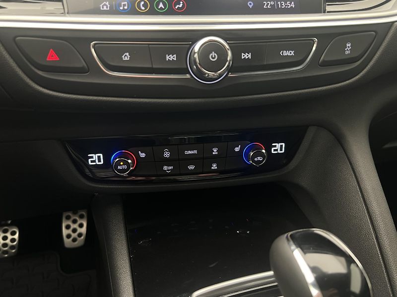 Opel Insignia 2.0 D 4x4 AUT CZ - fotka 27 z 40