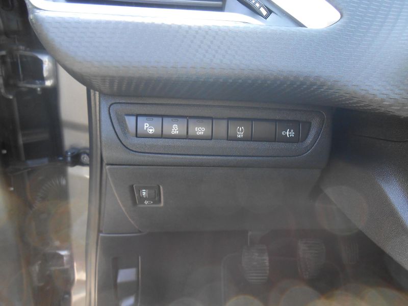 Peugeot 2008 1.6HDi, NAVI. CHROM,ALU - fotka 29 z 39