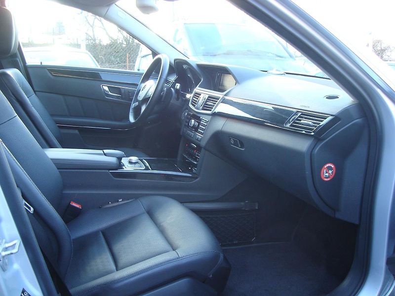 Mercedes-Benz Třídy E (2008) E 500,1.Maj. v ČR,Servisní k. - fotka 43 z 74