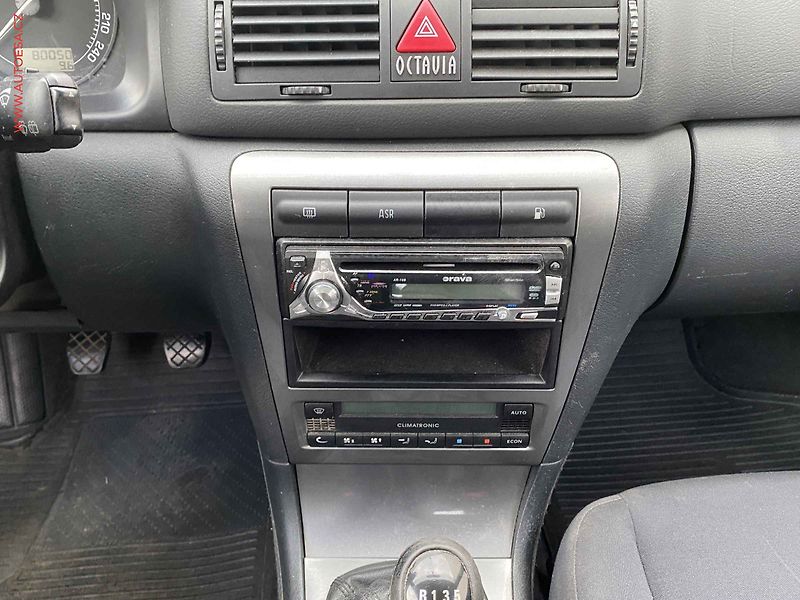Škoda Octavia (2005) 1.6i, ČR, AC, STK5/28 - fotka 12 z 16