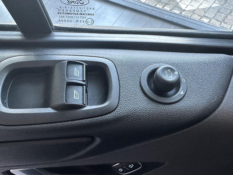 Ford Transit Custom Trend 340 L1 2.0EB 130k kombi - fotka 19 z 23