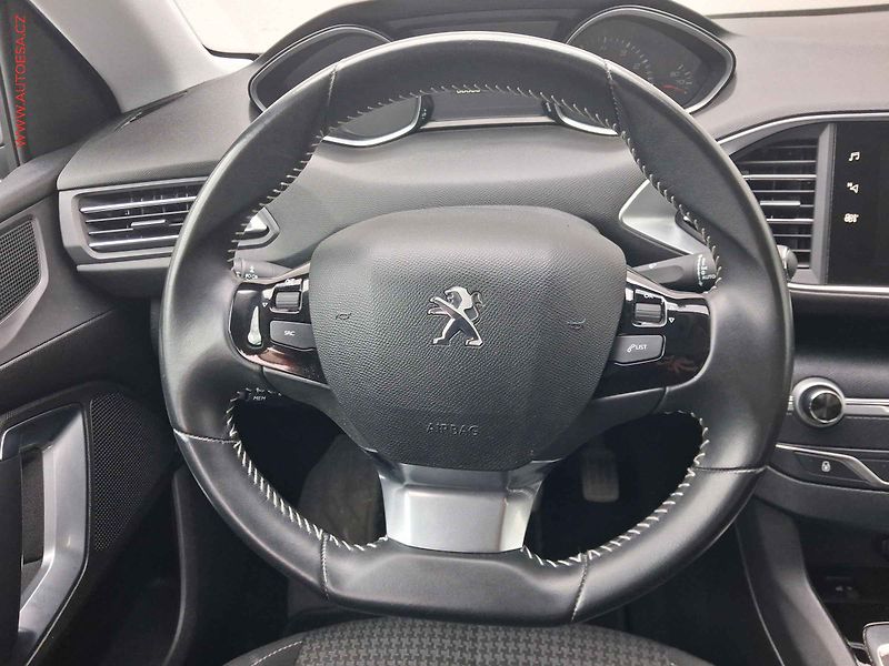Peugeot 308 (2020) 1.2 PT, AC, park. kamera - fotka 11 z 21