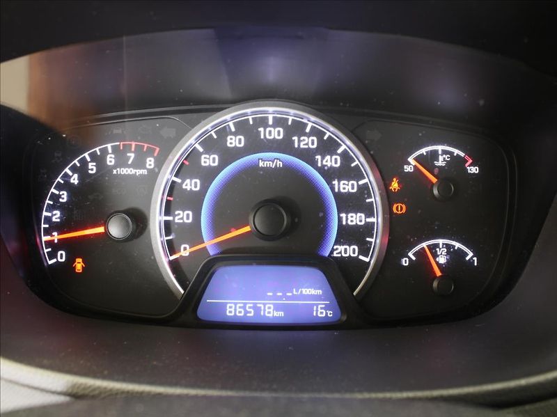 Hyundai i10 1,0 i 48kW 1.maj.ČR  86tkm. - fotka 15 z 15