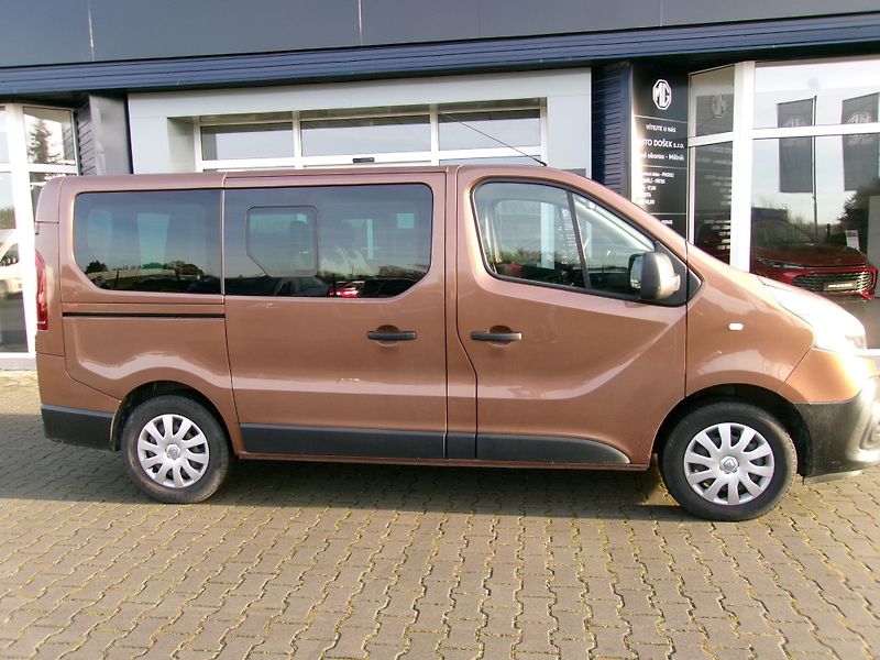 Renault Trafic 2.0 dCi 6míst REZERVACE - fotka 3 z 16