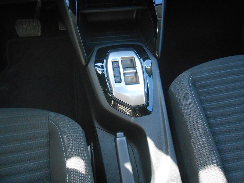 Peugeot 208 FULL LED, AUTOMAT,8 rychlostí - fotka 27 z 35
