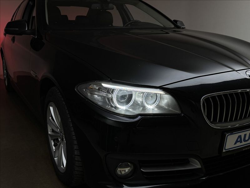 BMW Řada 5 2,0 4X4 KŮŽE SERVIS KAMERA ČR - fotka 37 z 38