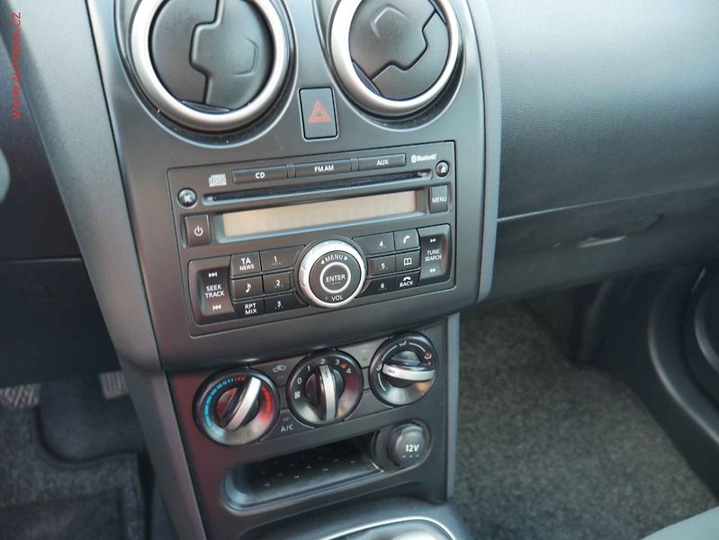 Nissan Qashqai (2011) 1.6, ČR, AC - fotka 11 z 14