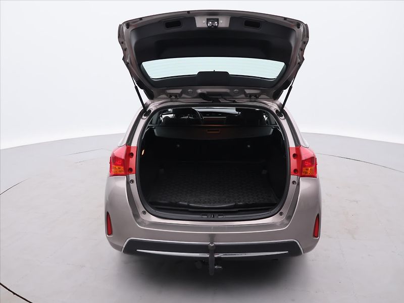 Toyota Auris 1,6 i 97kW Serv. Kniha - fotka 9 z 25