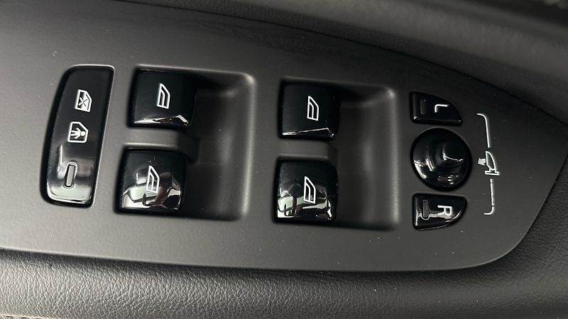 Volvo V90 2.0 B4 AUT Momentum Pro - fotka 22 z 28