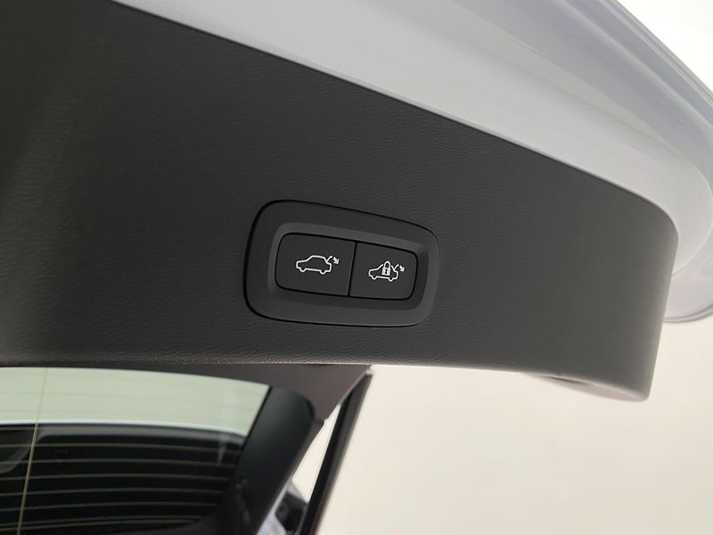 Volvo XC40 (2025) B3 AUT DARK PLUS - fotka 21 z 64