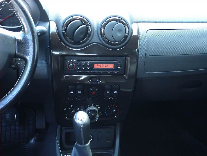 Dacia Duster (2011) 1.6 16V, LPG, nová STK - fotka 12 z 13