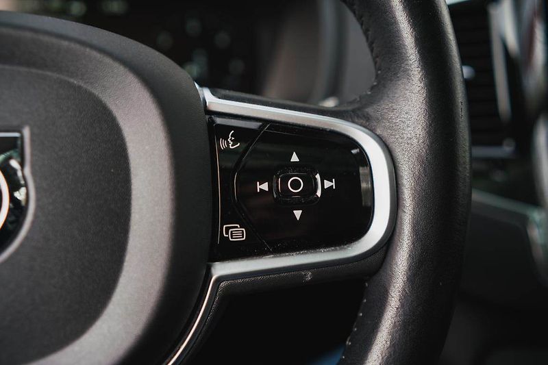 Volvo XC90 (2019) B5 AWD - fotka 17 z 28