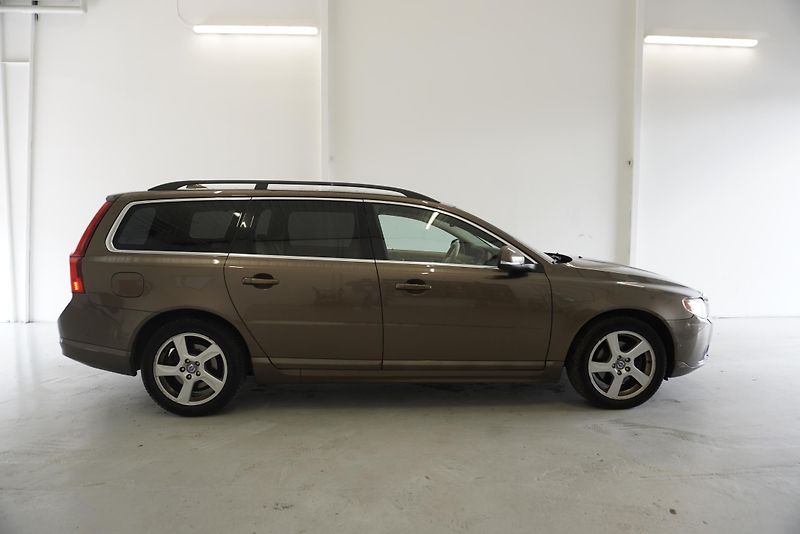 Volvo V70 2.0 D4 120kW MOMENTUM - fotka 5 z 26