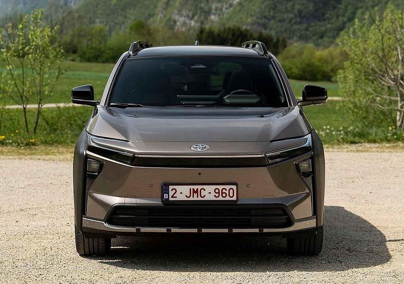 Toyota bZ4X se hodí na výlety do každého terénu.