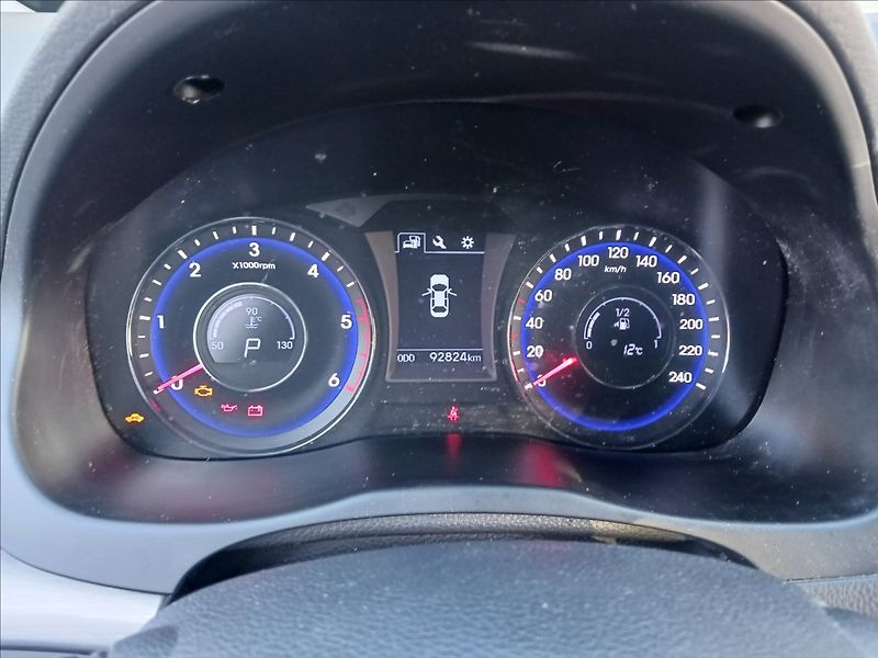 Hyundai i40 1,6 CRDI KOMBI AUTOMAT, ČR - fotka 13 z 23