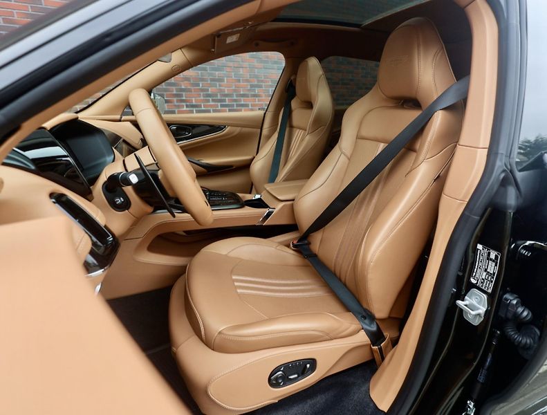 Aston Martin DBX (2025) 707, 4.0 V8 707PS Minotaur  - fotka 22 z 54