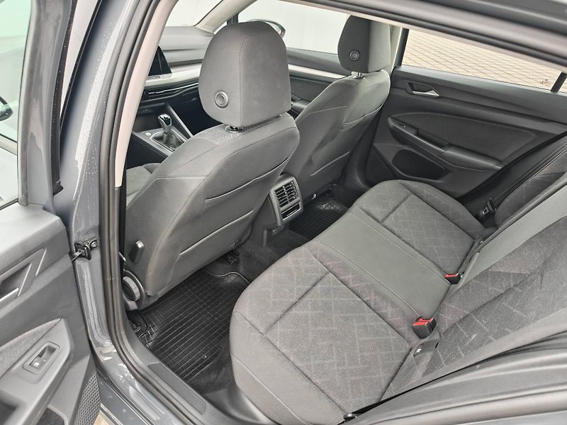Volkswagen Golf Life 1,0TSi - fotka 7 z 22
