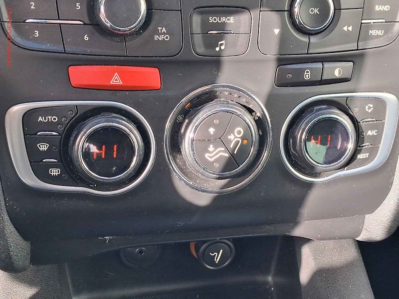 Citroën C4 (2012) 1.4VTi, ČR, AC, temp - fotka 14 z 16