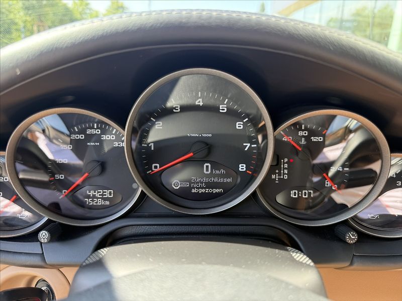 Porsche 911 3,6   Carrera 4 Cabrio (997/2) - fotka 17 z 26