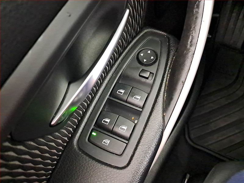 BMW Řada 3 (2014) 320 d, Navi, Xenony - fotka 14 z 15