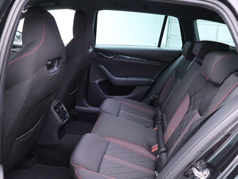 Škoda Octavia 2,0 TDI RS 4x4 DSG First Editi - fotka 14 z 33