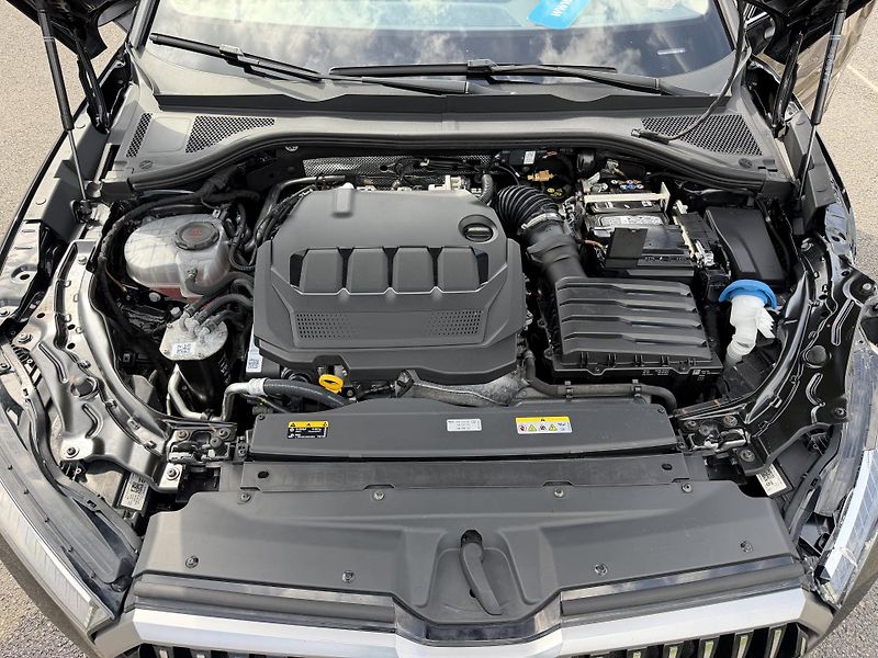 Škoda Superb 2,0TDi 147kW L&K 4x4 aut. - fotka 9 z 22