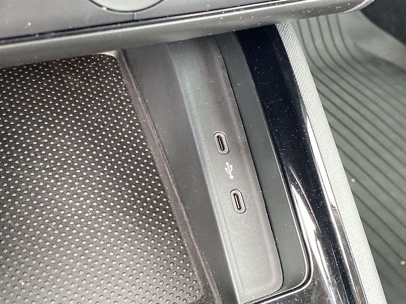 Škoda Kamiq (2022) 1.0 TSI Ambition - fotka 22 z 32