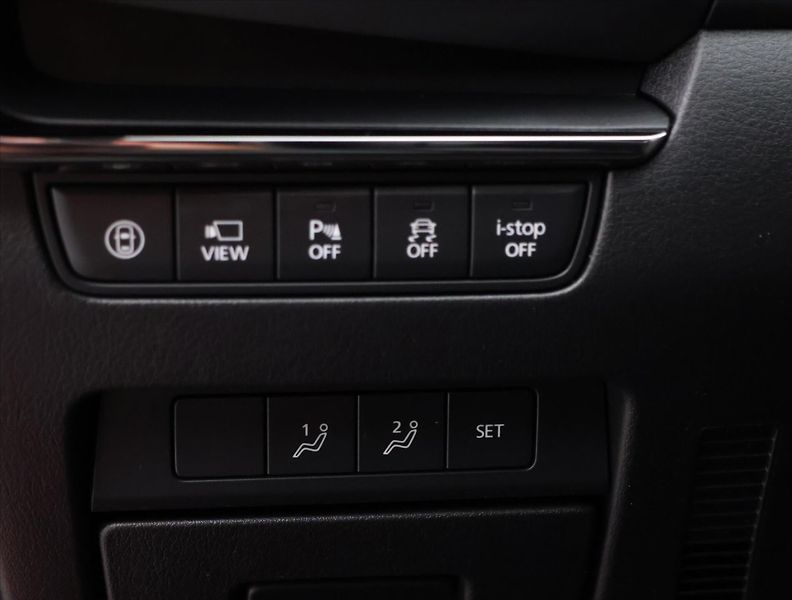 Mazda 3 2,0 Skyactiv-X180 GT Plus Bose - fotka 16 z 36
