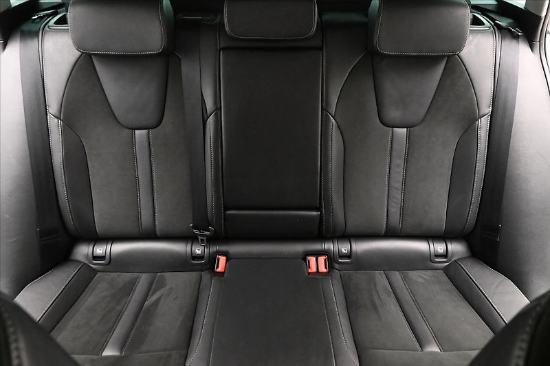 Škoda Octavia 1,5 TSI 110kW Style Manuál Zár - fotka 28 z 32