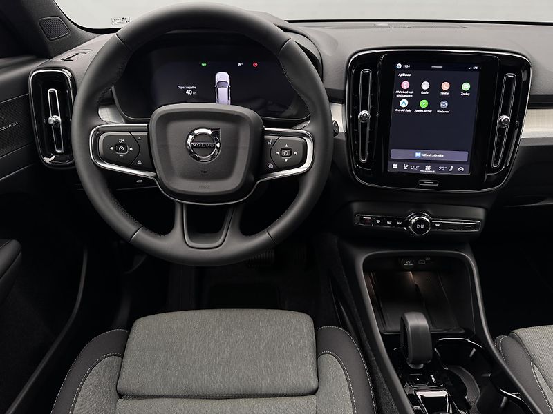 Volvo XC40 (2026) B3 AUT DARK PLUS - fotka 4 z 23