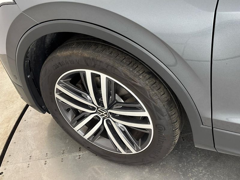 Volkswagen Tiguan Elegance 4Motion DSG - fotka 27 z 30