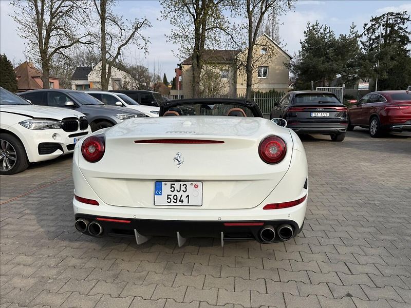 Ferrari California T 3,9 V8 412 kW - fotka 4 z 26