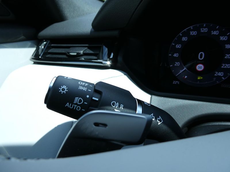 Land Rover Range Rover Velar (2026) 2,0 S D200 - fotka 20 z 34