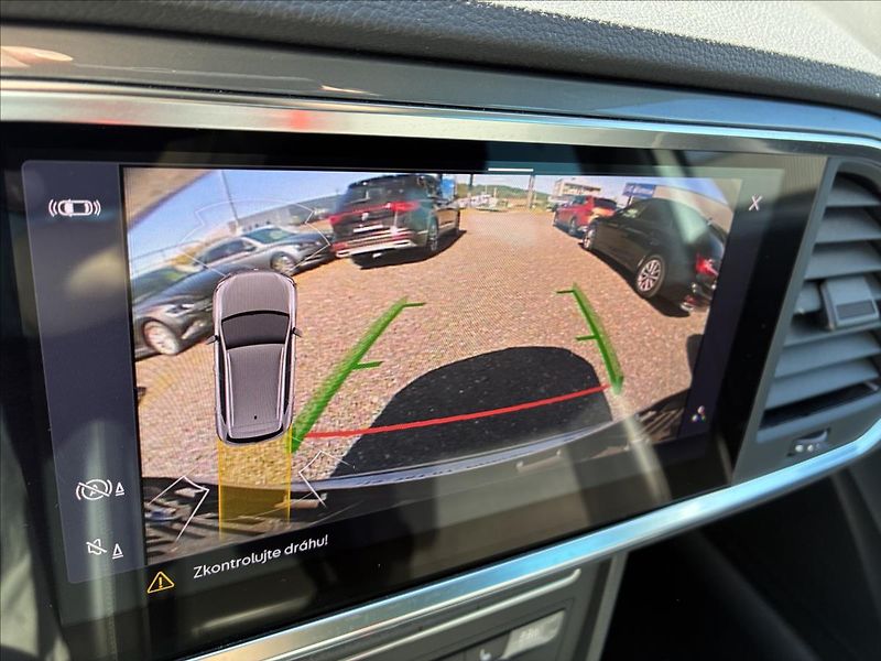 Seat Ateca 2,0 TDI TAŽNÉ,KAMERA,KŮŽE - fotka 22 z 35