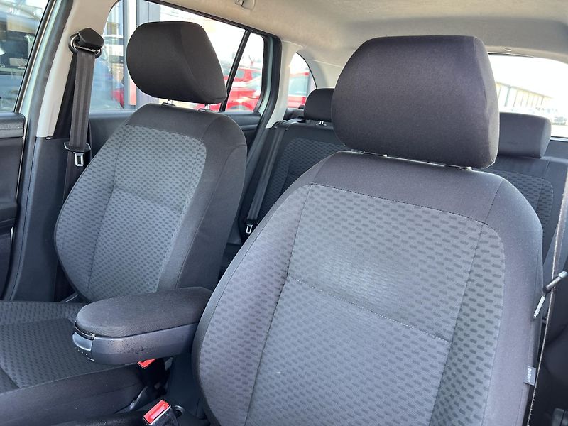 Škoda Fabia 1.6TDi 55KW KLIMA ALU PŮVOD ČR - fotka 16 z 34