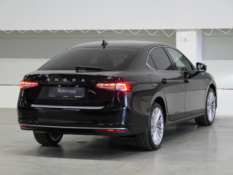 Škoda Superb - fotka 2 z 29