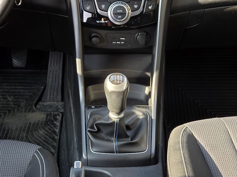 Hyundai i30 (2016) 1,6 GDI 99kW WG - fotka 16 z 17