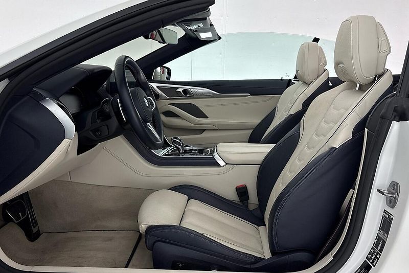 BMW Řada 8 M850i xDrive - fotka 10 z 33