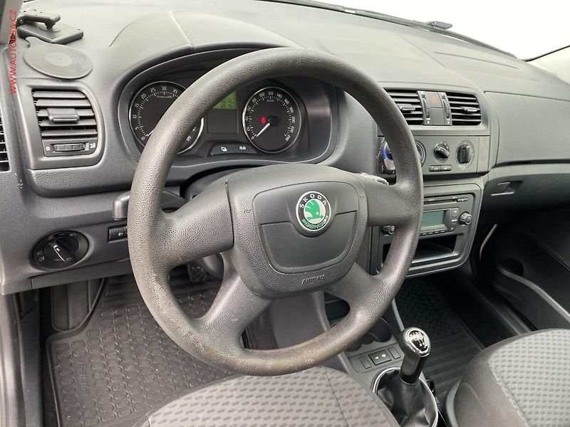Škoda Fabia (2011) 1.6 TDi, ČR, Ambiente, AC - fotka 12 z 15