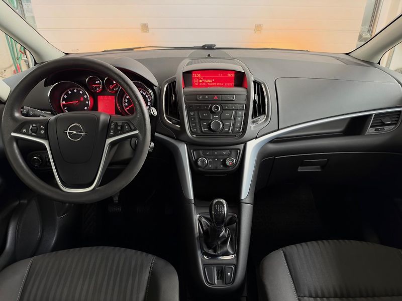 Opel Zafira (2012) 1.4T - 1.Majitel - CZ - fotka 10 z 22