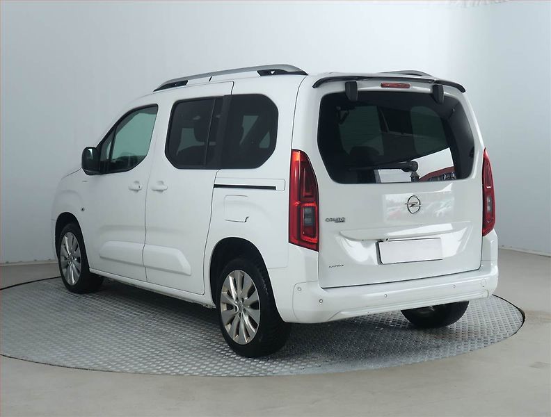 Opel Combo (2021) Elegance 1.5 CDTI, 5Míst, ČR - fotka 4 z 18