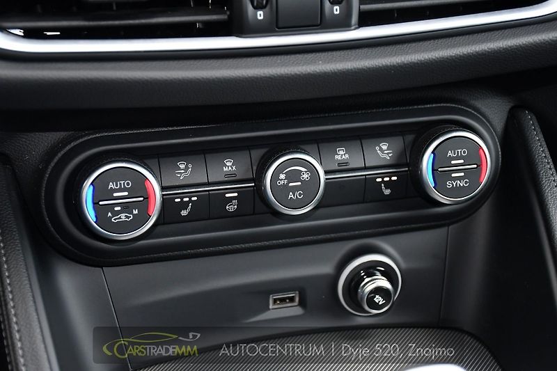 Alfa Romeo Stelvio 2.2 Diesel 16V Veloce TAŽNÉ - fotka 33 z 52